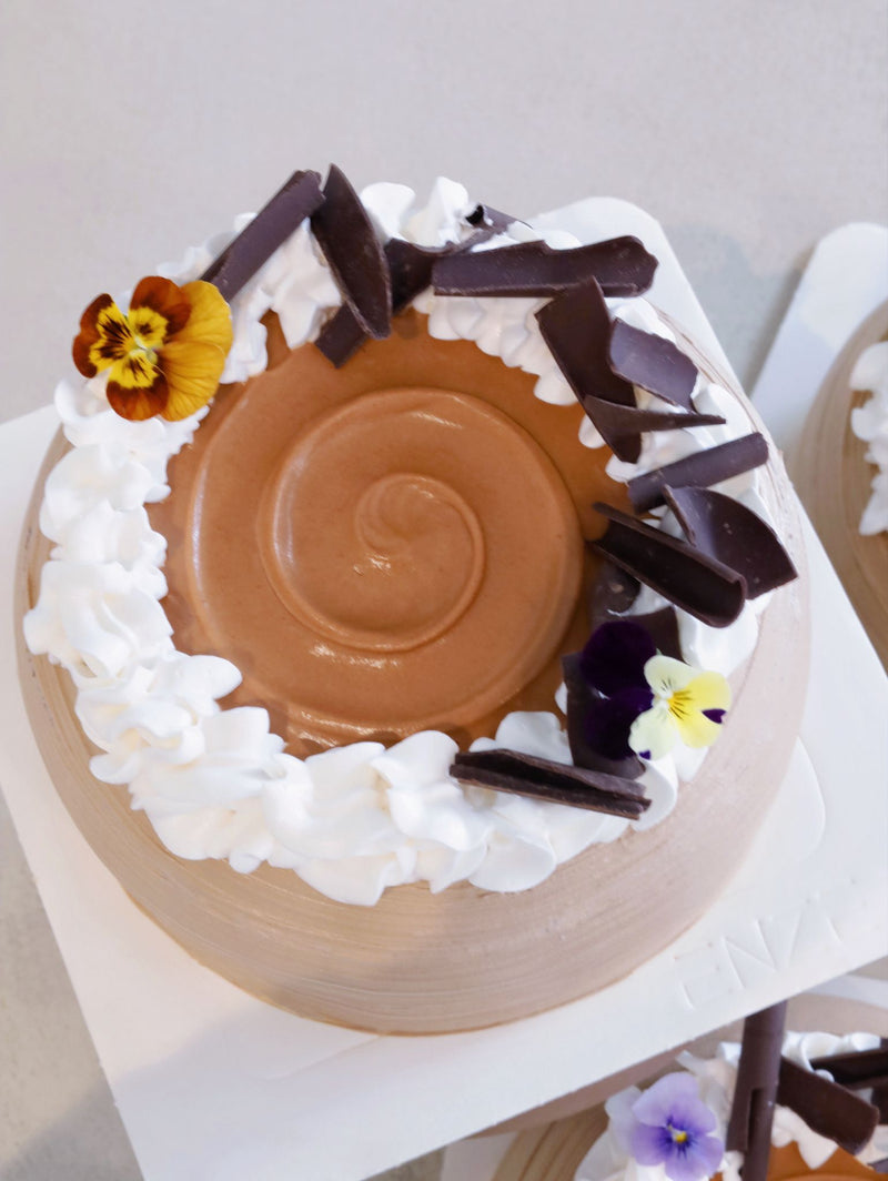 Salted Caramel & Chocolate Cream Cake - ENZE