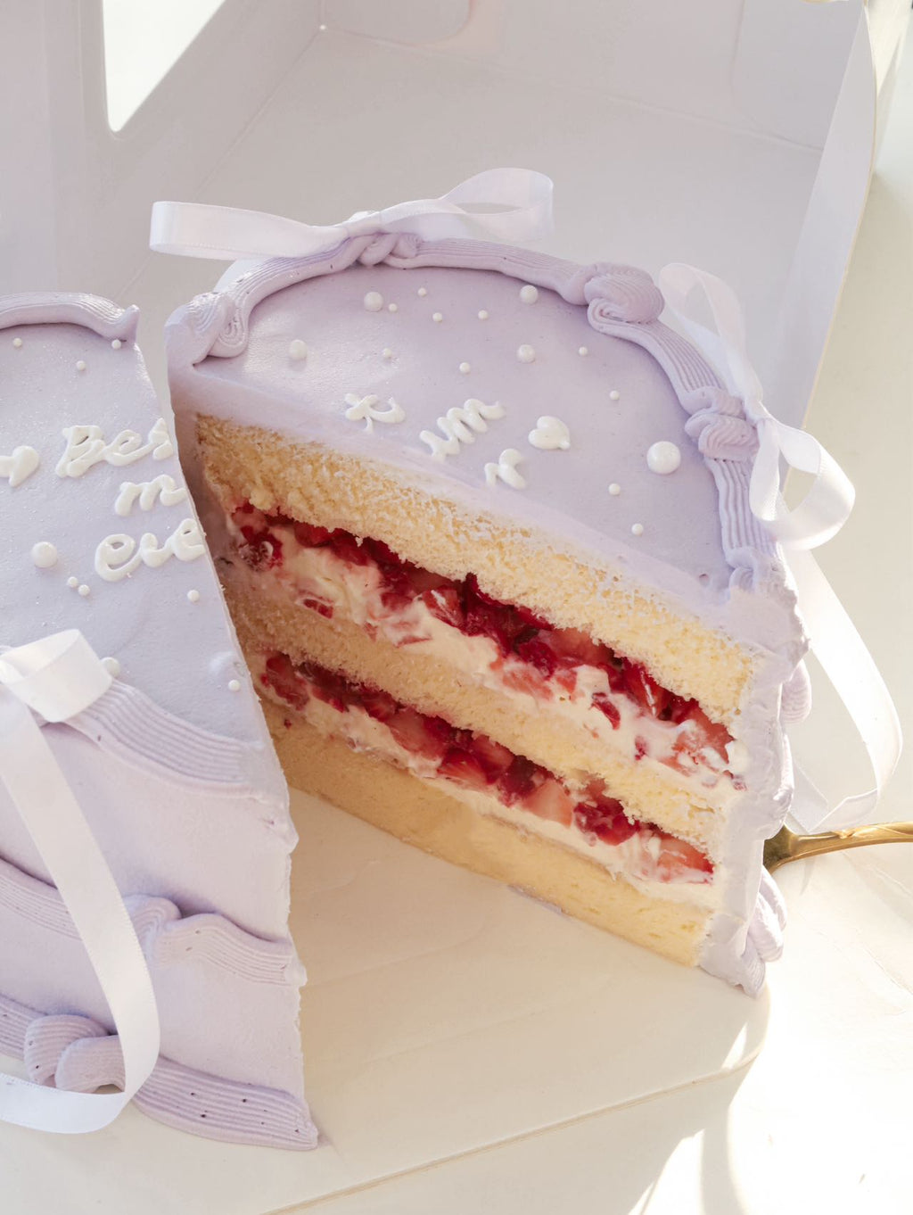 Queen - Strawberry Cream Heart Cake - ENZE